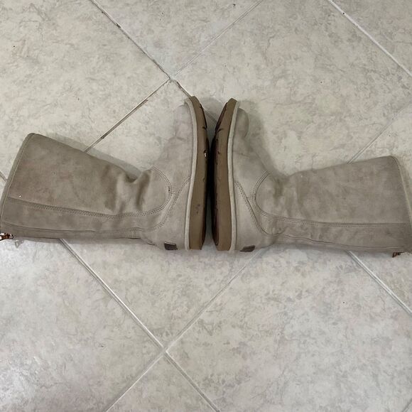 UGG Knightsbridge Tall Suede Boots 5119 women’s size 6 Tan Shearling  Back Zip - Picture 10 of 15